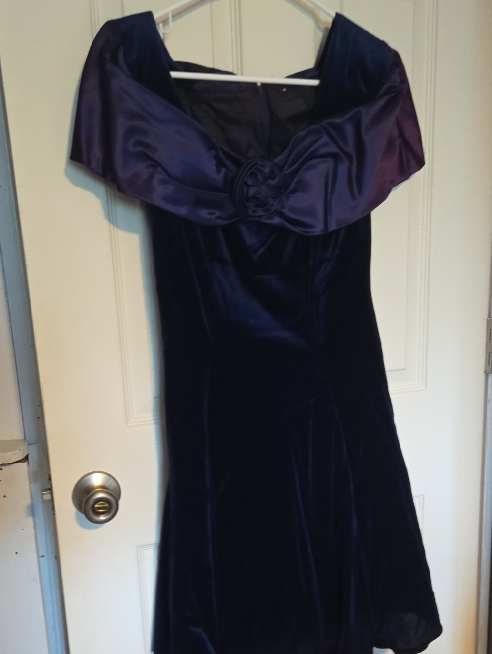 Vintage 1990s Elegant Off-Shoulder Velvet Dress in Deep Purple